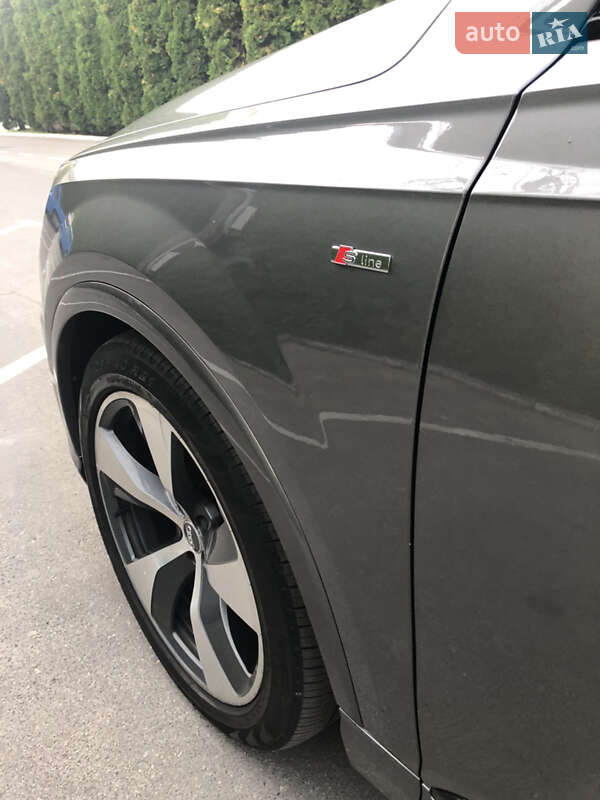 Позашляховик / Кросовер Audi Q7 2015 в Тернополі