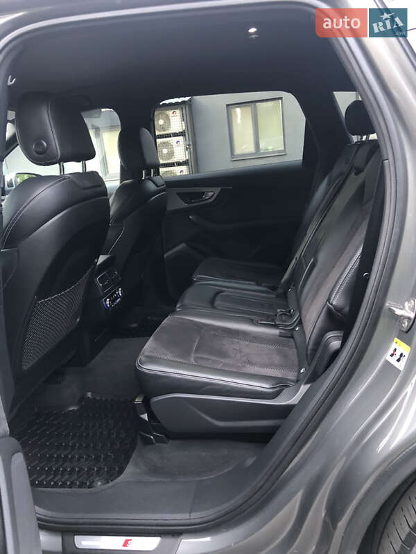Позашляховик / Кросовер Audi Q7 2015 в Тернополі