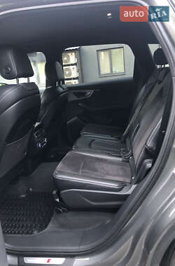 Внедорожник / Кроссовер Audi Q7 2015 в 