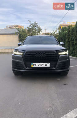 Внедорожник / Кроссовер Audi Q7 2015 в 