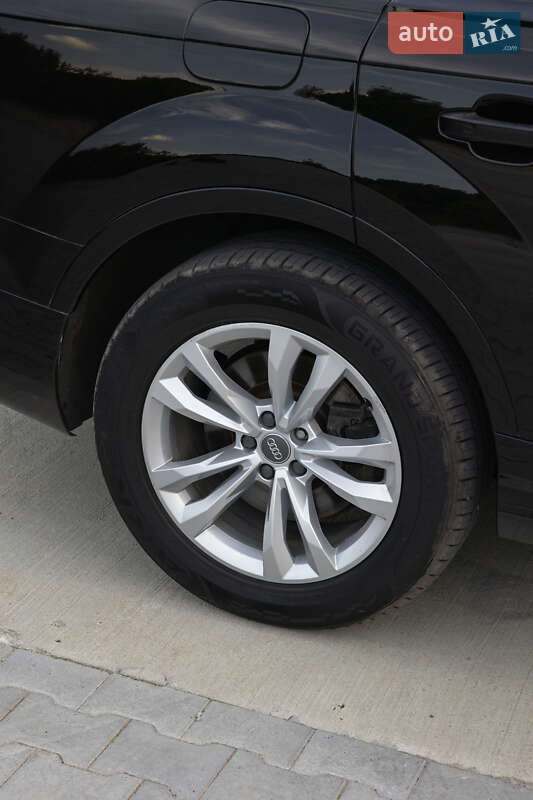 Внедорожник / Кроссовер Audi Q7 2016 в Дубно