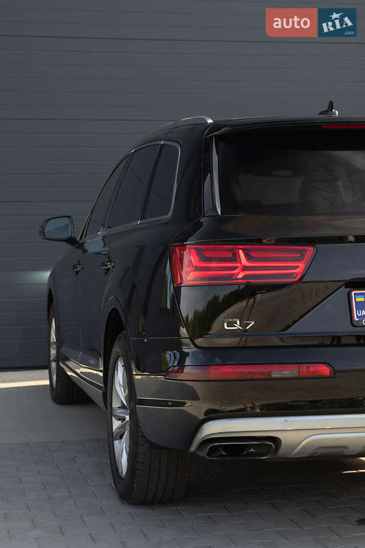 Внедорожник / Кроссовер Audi Q7 2016 в Дубно