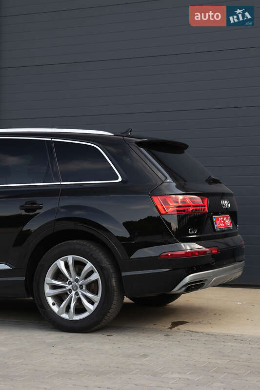Внедорожник / Кроссовер Audi Q7 2016 в Дубно