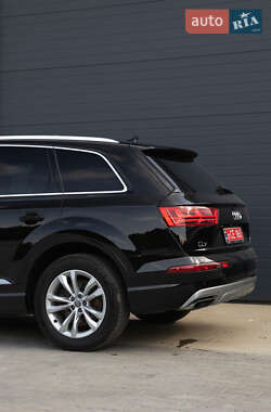 Внедорожник / Кроссовер Audi Q7 2016 в 