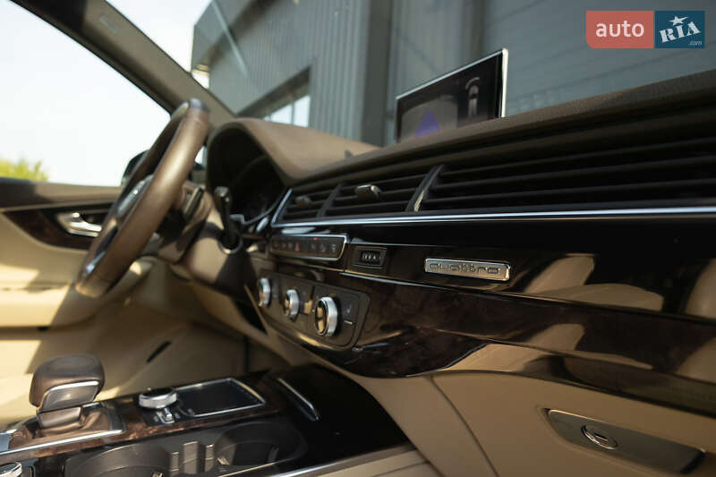 Внедорожник / Кроссовер Audi Q7 2016 в Дубно