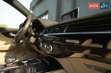 Внедорожник / Кроссовер Audi Q7 2016 в 