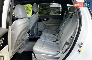 Внедорожник / Кроссовер Audi Q7 2016 в 
