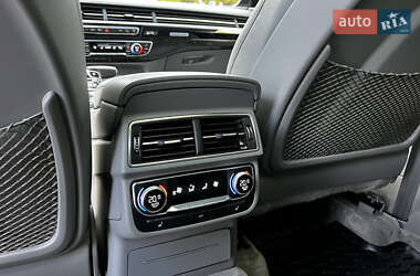 Внедорожник / Кроссовер Audi Q7 2016 в 