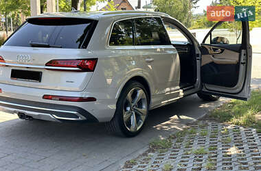 Внедорожник / Кроссовер Audi Q7 2020 в 