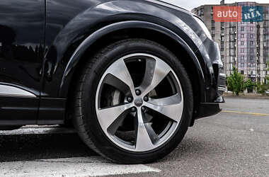 Позашляховик / Кросовер Audi Q7 2016 в 
