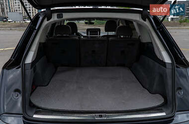 Позашляховик / Кросовер Audi Q7 2016 в 