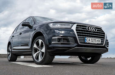 Позашляховик / Кросовер Audi Q7 2016 в 