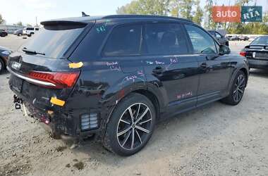 Позашляховик / Кросовер Audi Q7 2021 в 