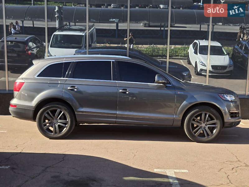 Позашляховик / Кросовер Audi Q7 2012 в Києві