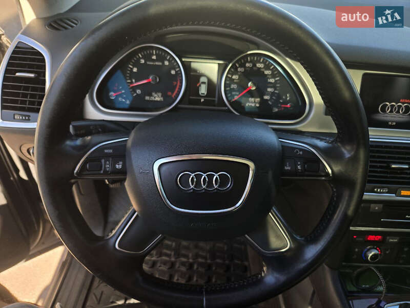 Позашляховик / Кросовер Audi Q7 2012 в Києві