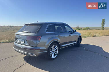 Внедорожник / Кроссовер Audi Q7 2016 в 