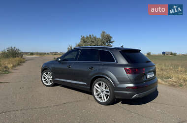 Внедорожник / Кроссовер Audi Q7 2016 в 