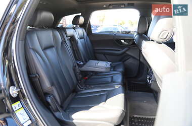 Внедорожник / Кроссовер Audi Q7 2016 в 