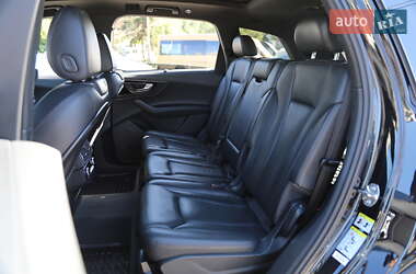 Внедорожник / Кроссовер Audi Q7 2016 в 