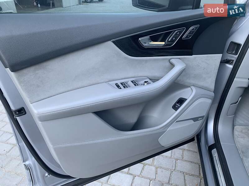 Позашляховик / Кросовер Audi Q7 2016 в Дрогобичі