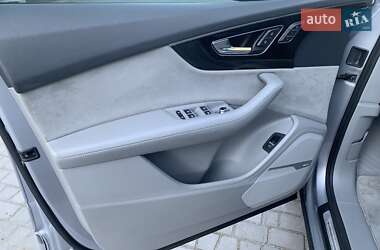Внедорожник / Кроссовер Audi Q7 2016 в 
