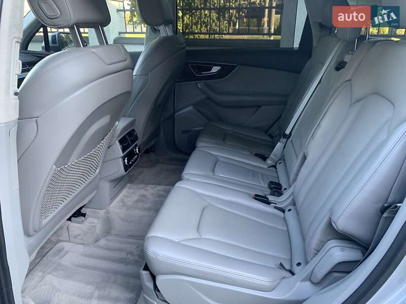 Позашляховик / Кросовер Audi Q7 2016 в Дрогобичі