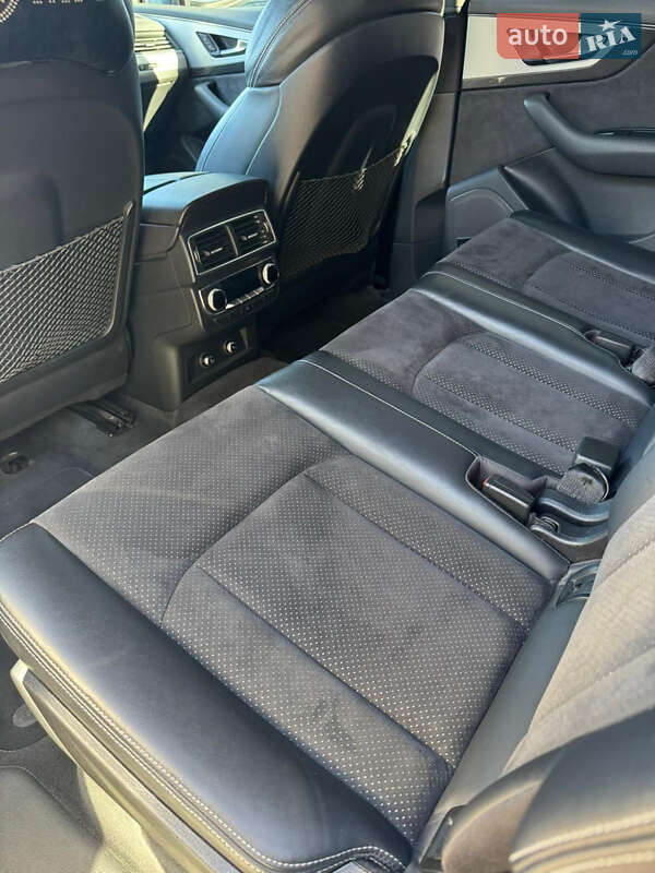 Позашляховик / Кросовер Audi Q7 2018 в Києві