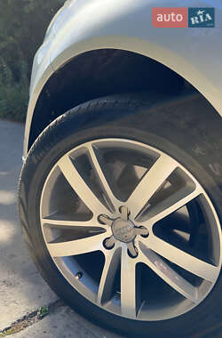 Позашляховик / Кросовер Audi Q7 2012 в 