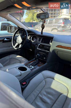 Позашляховик / Кросовер Audi Q7 2010 в 