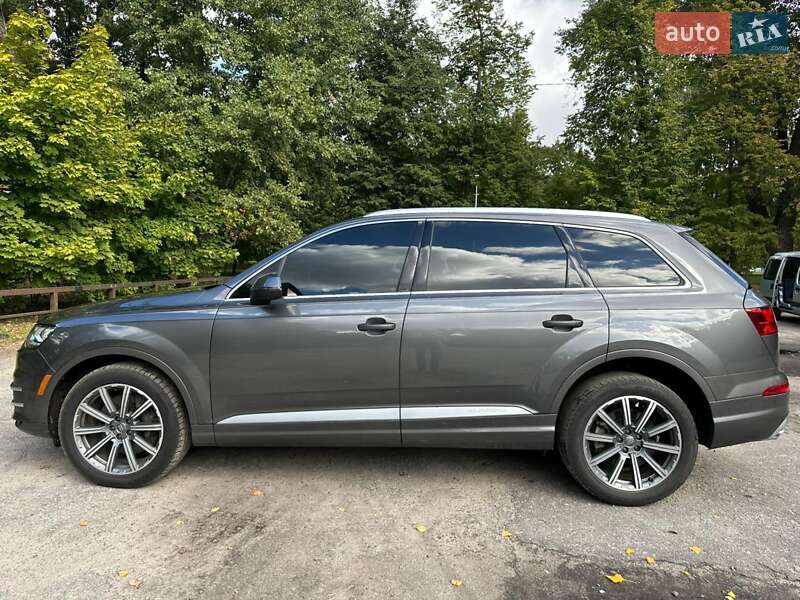 Позашляховик / Кросовер Audi Q7 2018 в 