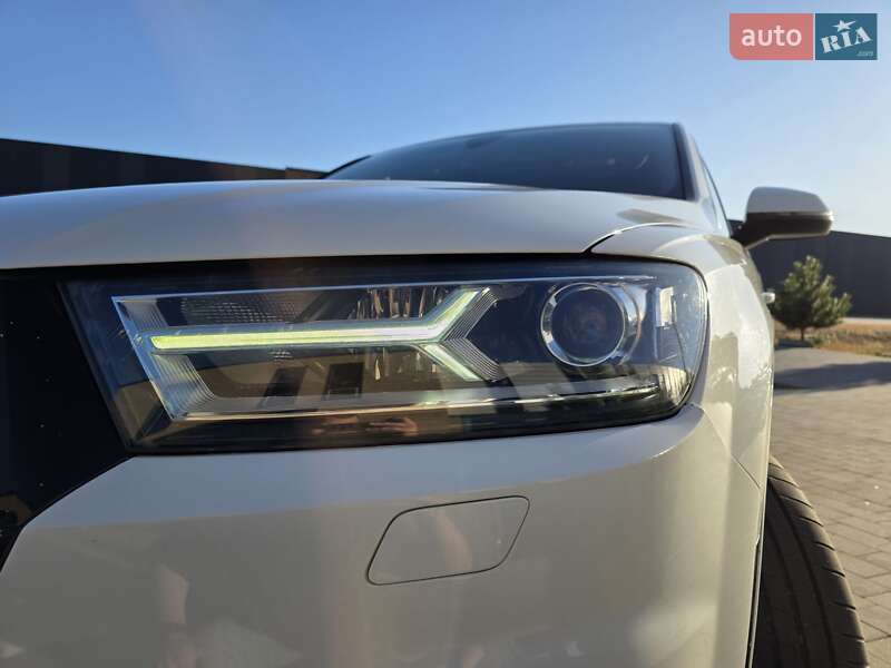 Внедорожник / Кроссовер Audi Q7 2016 в Хмельницком