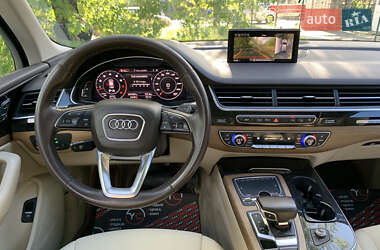 Позашляховик / Кросовер Audi Q7 2016 в 