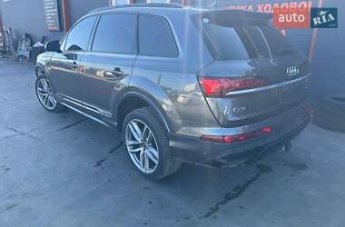 Внедорожник / Кроссовер Audi Q7 2021 в 