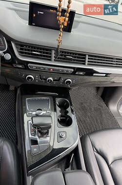 Позашляховик / Кросовер Audi Q7 2017 в 