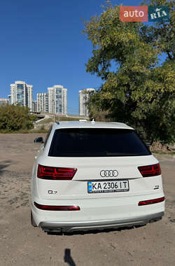 Внедорожник / Кроссовер Audi Q7 2018 в 