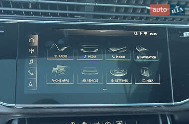 Позашляховик / Кросовер Audi Q7 2019 в 