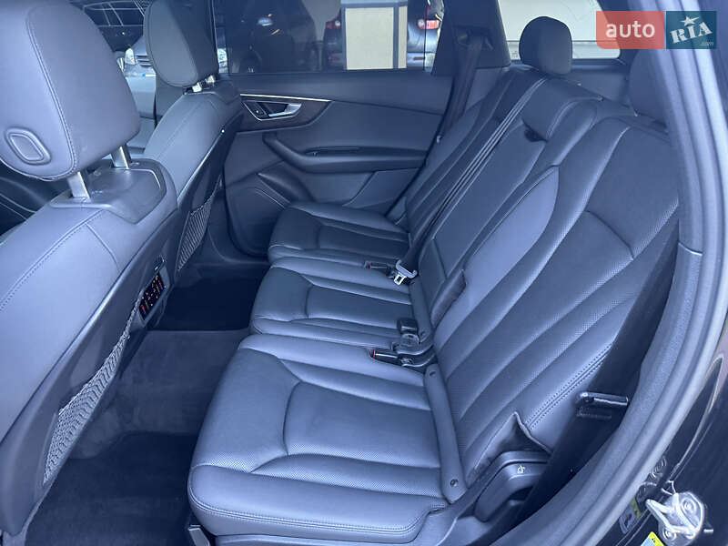 Позашляховик / Кросовер Audi Q7 2019 в Києві