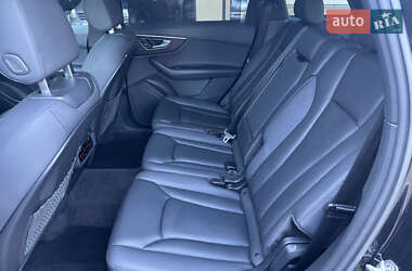 Позашляховик / Кросовер Audi Q7 2019 в 
