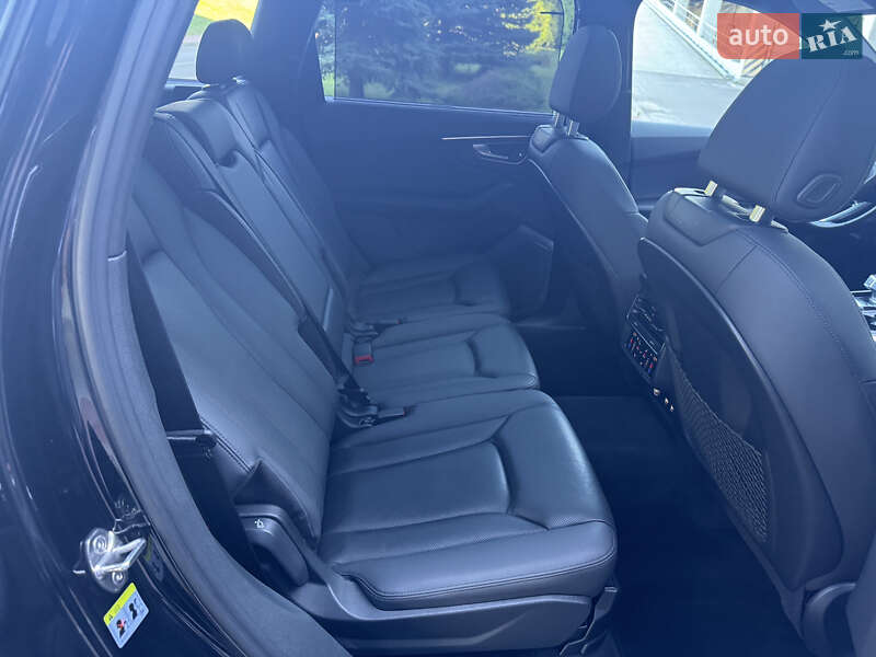 Позашляховик / Кросовер Audi Q7 2019 в Києві