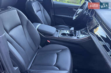 Позашляховик / Кросовер Audi Q7 2019 в 