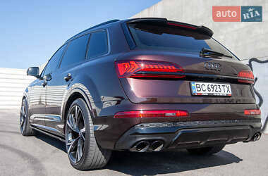 Позашляховик / Кросовер Audi Q7 2021 в 