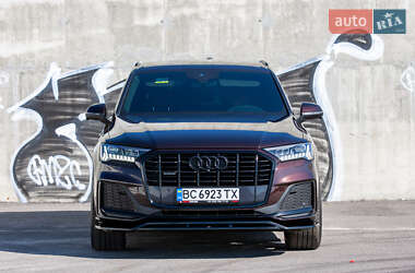 Позашляховик / Кросовер Audi Q7 2021 в 