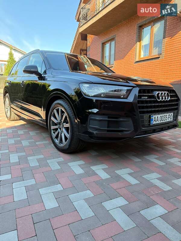 Позашляховик / Кросовер Audi Q7 2017 в 