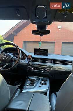 Позашляховик / Кросовер Audi Q7 2017 в 