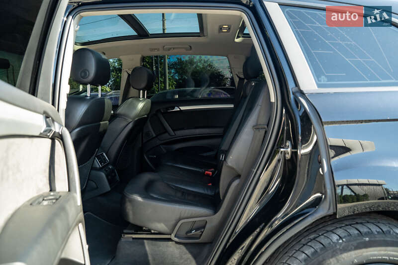 Внедорожник / Кроссовер Audi Q7 2010 в Черновцах