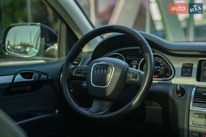Внедорожник / Кроссовер Audi Q7 2010 в Черновцах