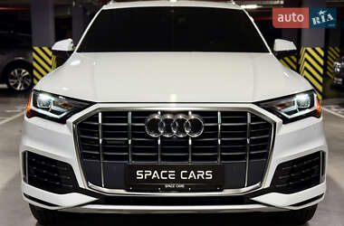 Позашляховик / Кросовер Audi Q7 2019 в 