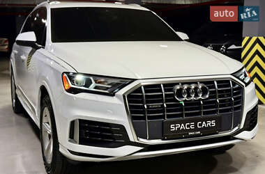 Позашляховик / Кросовер Audi Q7 2019 в 
