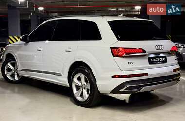Позашляховик / Кросовер Audi Q7 2019 в 