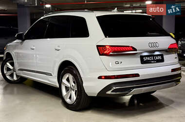 Позашляховик / Кросовер Audi Q7 2019 в 